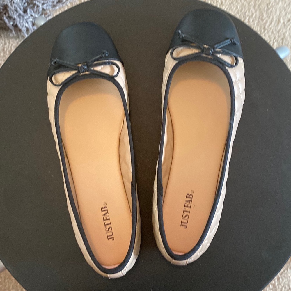 Just Fab brand Women’s quilted look two tone flat shoes size 10